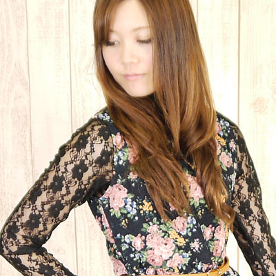 花柄ワンピースでガーリーコーデ